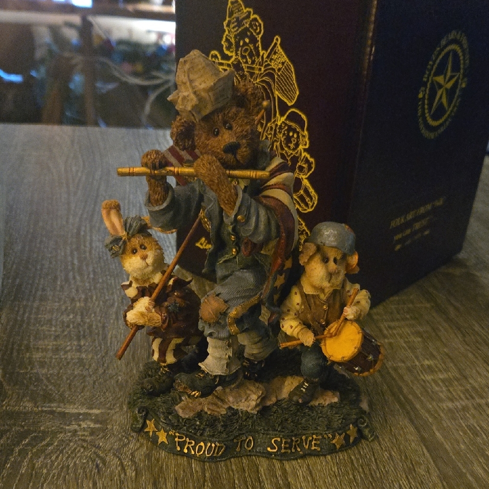 Boyds Bears Musical Figurine - Brown and Blue